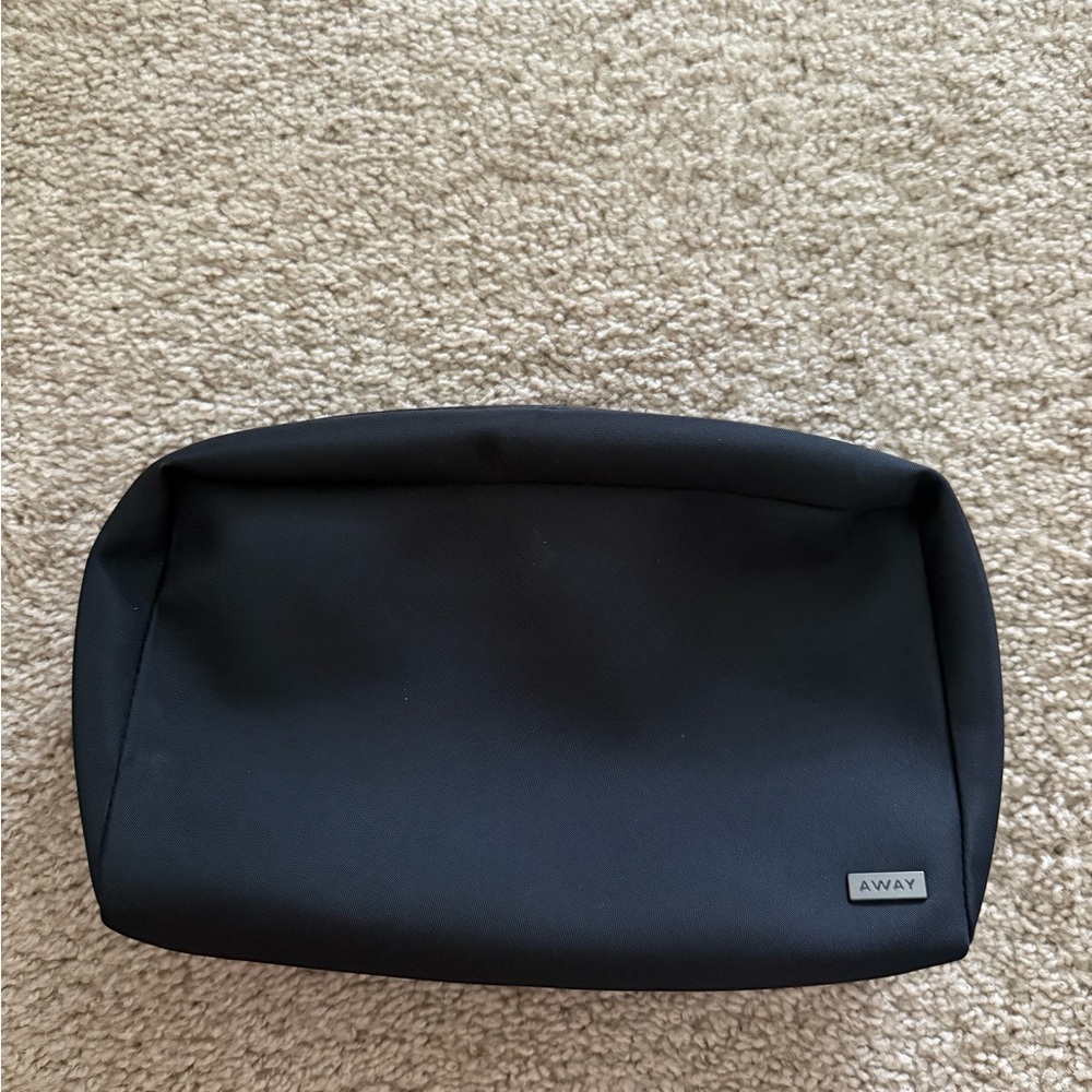 Away - The Large Toiletry Bag